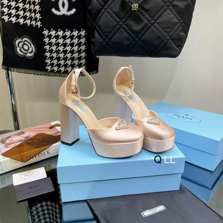 Picture of Prada Shoes _SKUPradasz35-4011CMLL013119074